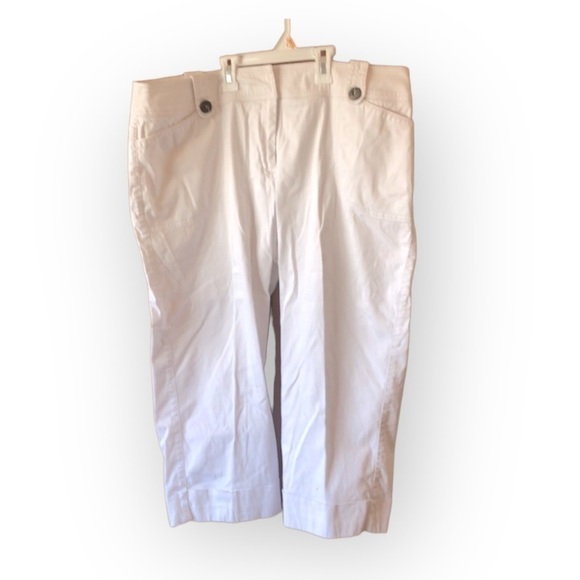 𝅺𝅺⭐️2 FOR $20⭐️ Laure Plus Sized White cropped pants in new condition. - Picture 1 of 6